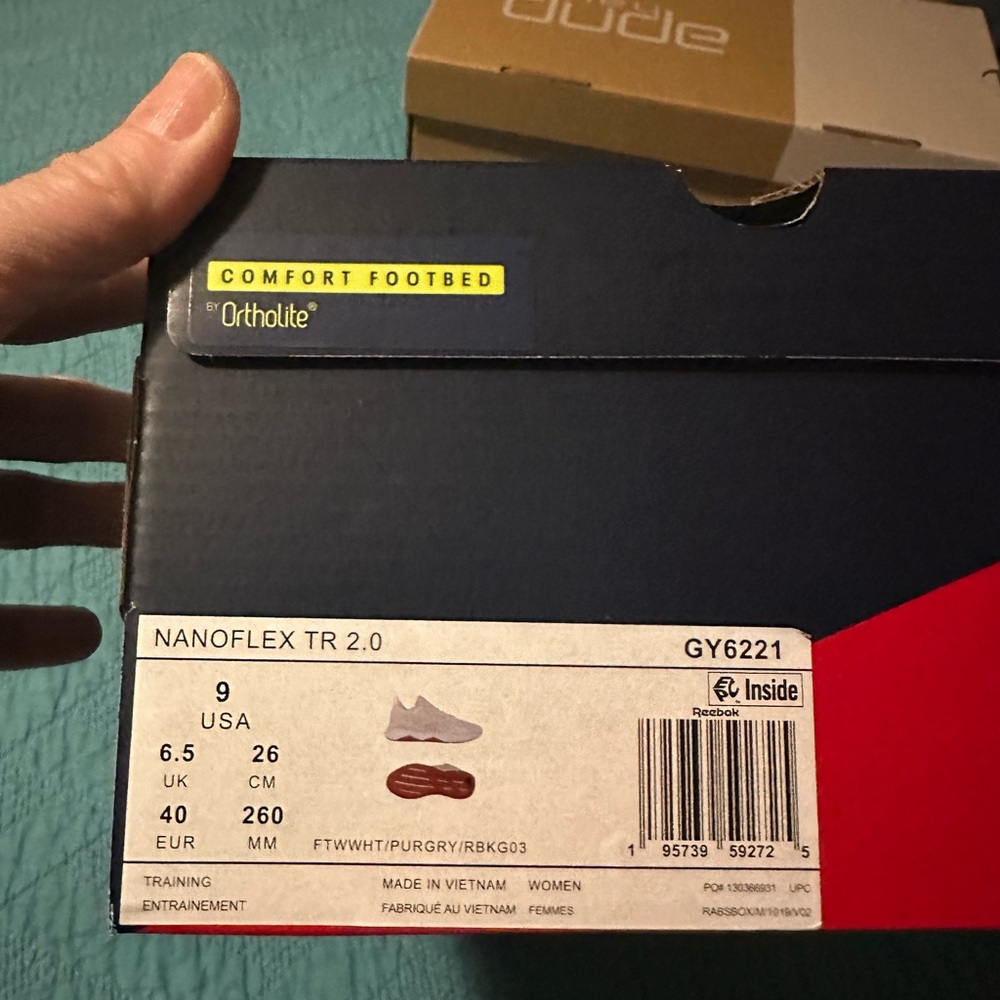 Reebok - Picture 3 of 3